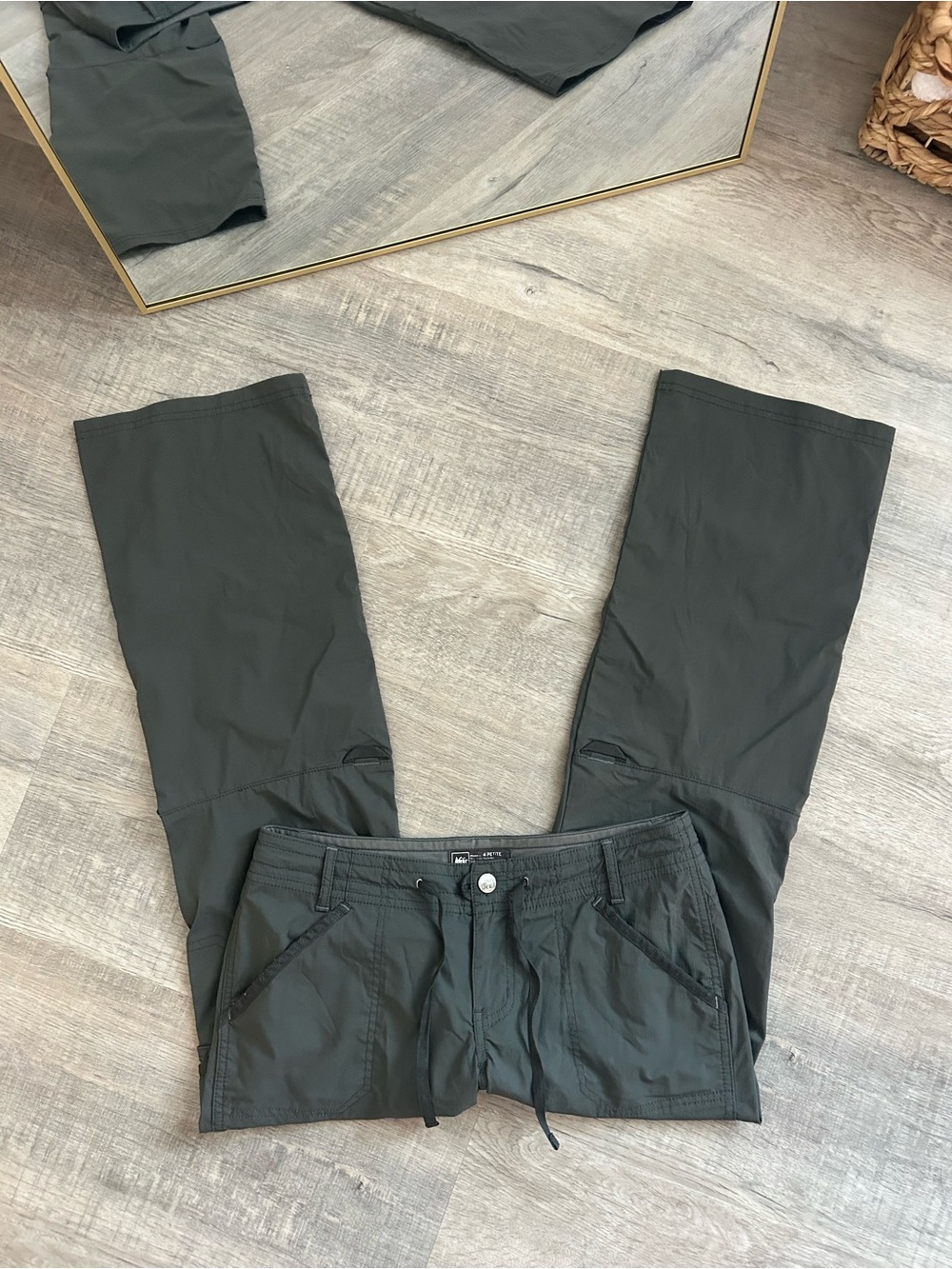 REI Co-op Women’s Size 4 Petite Gray Cargo Hiking Pants 4P Drawstring